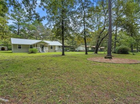 Huntsville tx home buyers  1 Acre - Huntsville Home for Sale: Property sits on nearly 1 acre and includes a 2 bedroom, 1 bathroom home with open concept floor plan